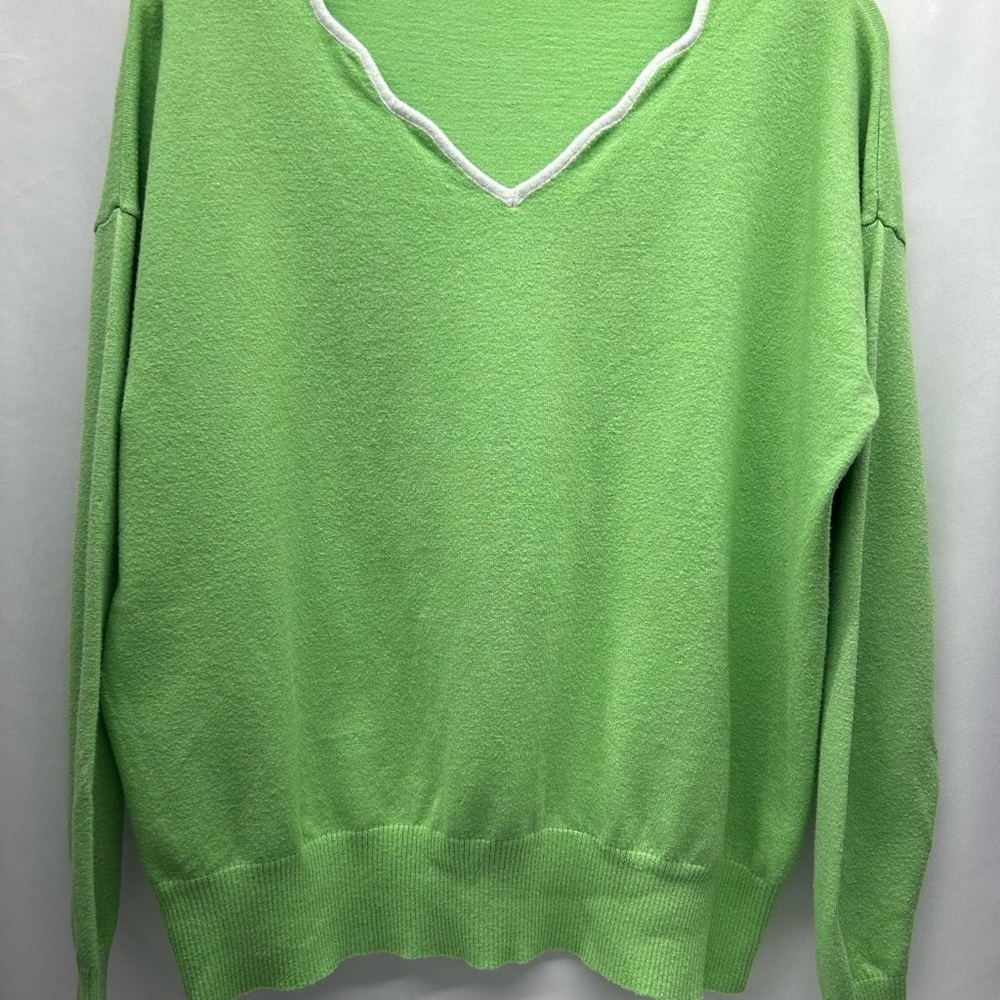 MISSLOOK Women’s Green Sweater with White Scalloped V Neck LG CASUAL